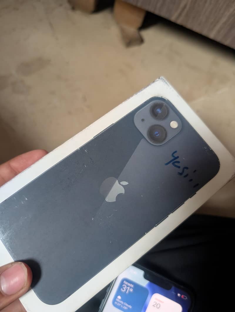 Apple iPhone 13 8