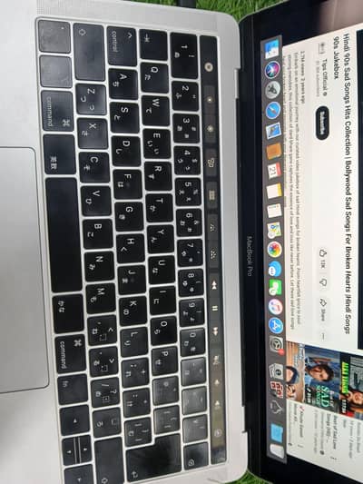 macbook. pro. 2018.16gbram. 1tb ssd. . 13.3 inch. touch bar.