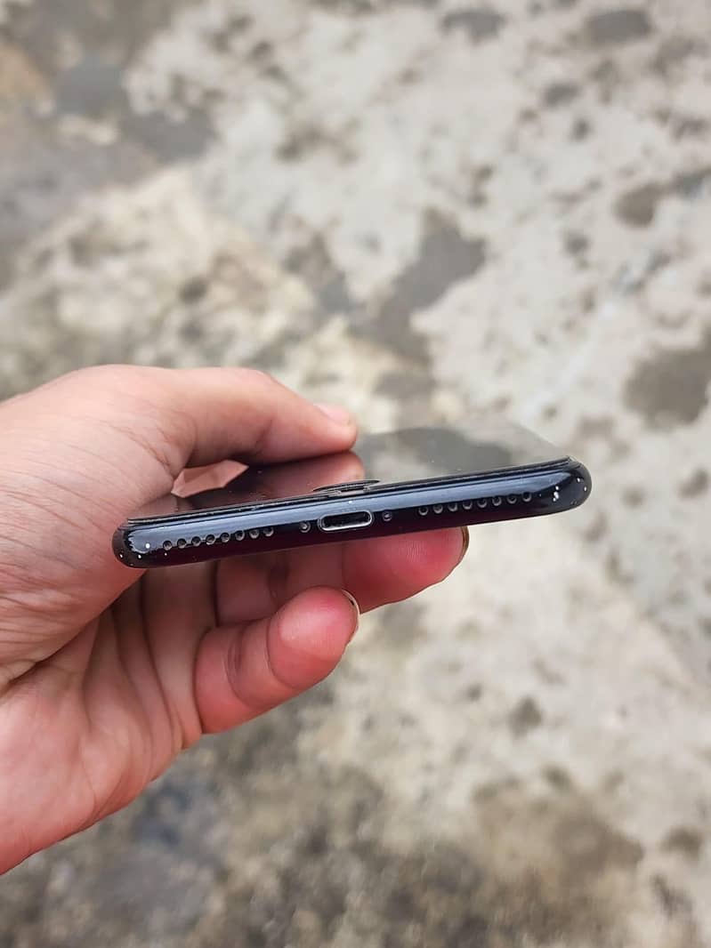 Apple iPhone 7 Plus 2