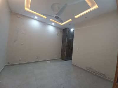 Upper Portion Of 5 Marla Is Available For Rent In Bahria Town Phase 8 - Safari Valley