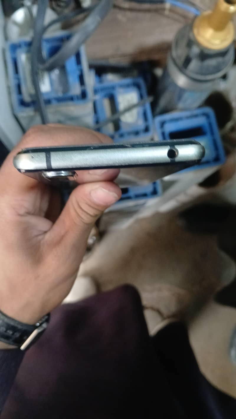 Sharp Aquos R3 1