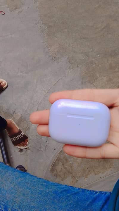 Bluetooth acha ha koi masla nahi new ha 10 din ka ha