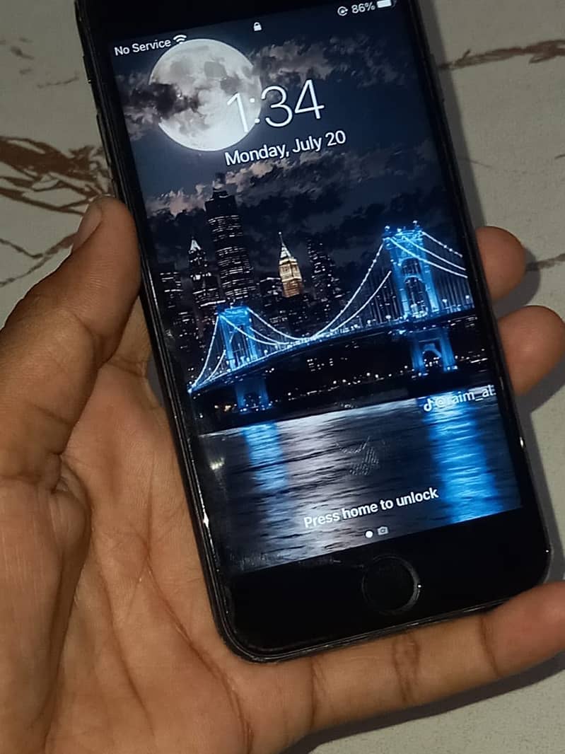 Apple iPhone 7 Plus 0
