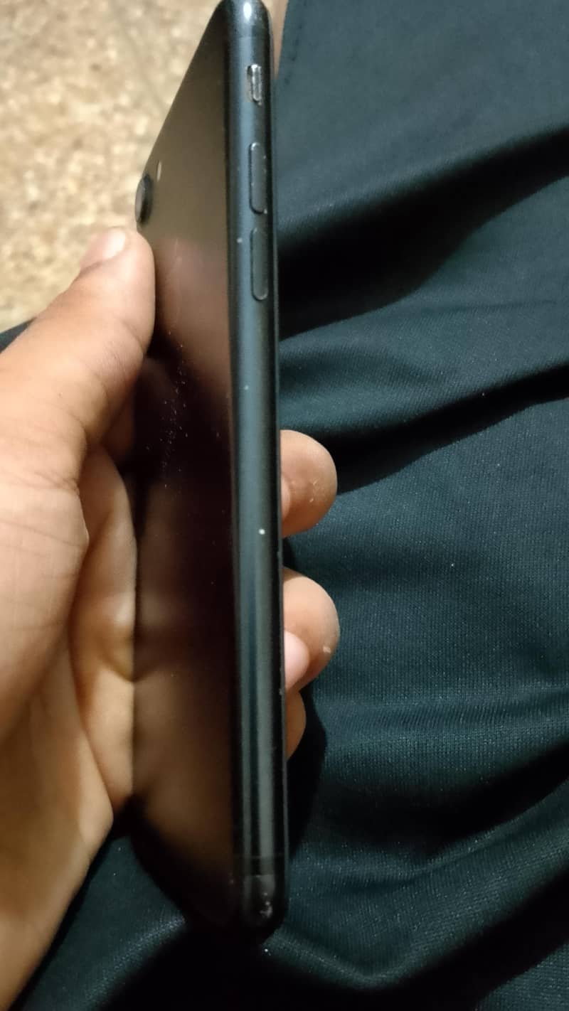 Apple iPhone 7 1