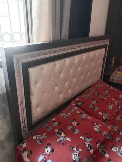 One bed  one tow Door  almadi one dewaider one dressing