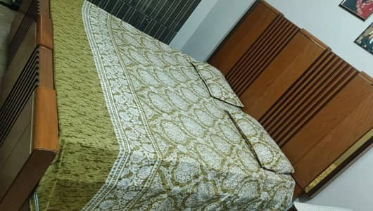 king size bed without metres+dressing table+2 side tables