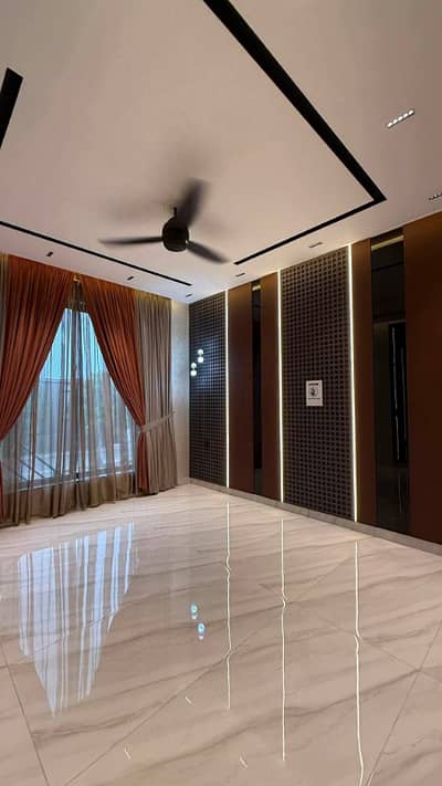 10 Marla upper Portion For rent hot location bahria town
