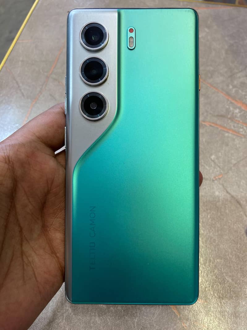 Tecno CAMON 40 Pro 0