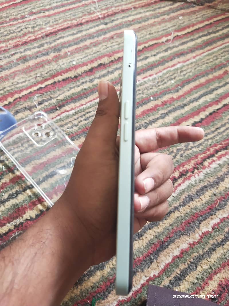 Realme C35 4