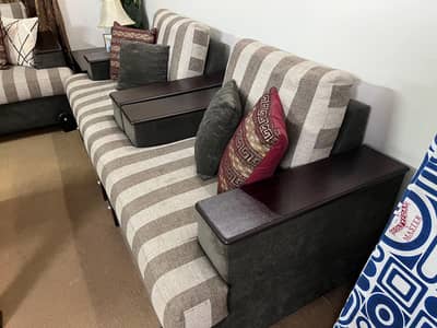 5 seater sofa available in very good condition