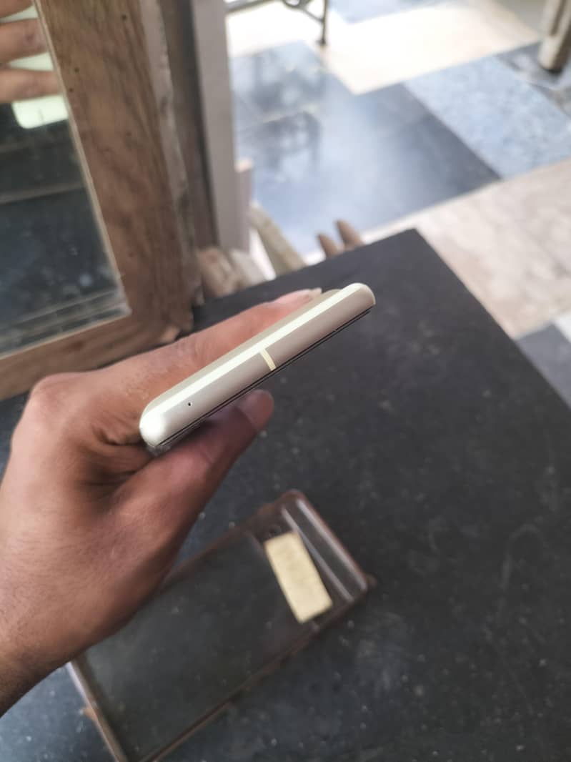 Google Pixel 7 4