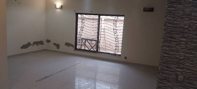 New Muslim Town Main Road 1 Kanal Dubal Storey 10 Rooms Tail Flooring Office School College Academy Clinic Ky Ly Ideal