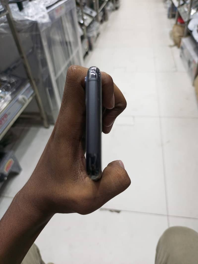 Apple iPhone 11 Pro 1
