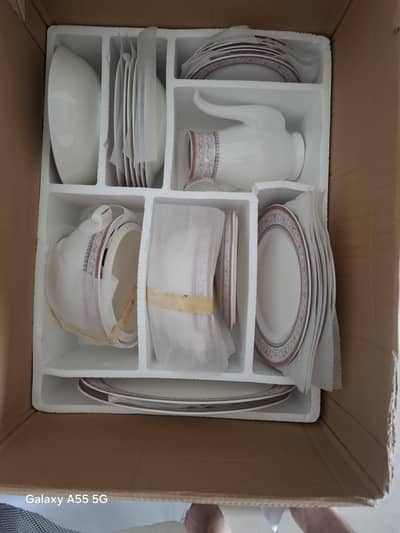 54 pc brand new dinner set