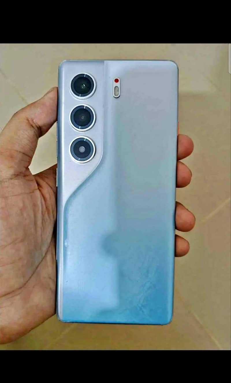 Tecno CAMON 40 Pro 1