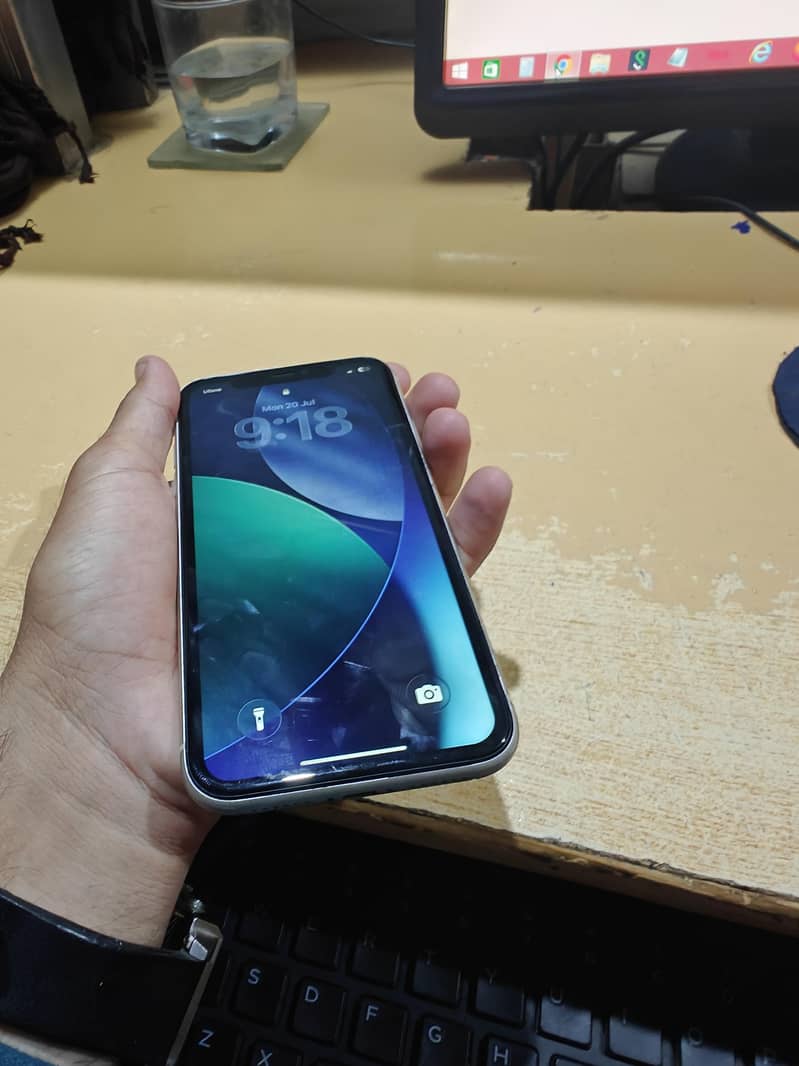 Apple iPhone 11 3