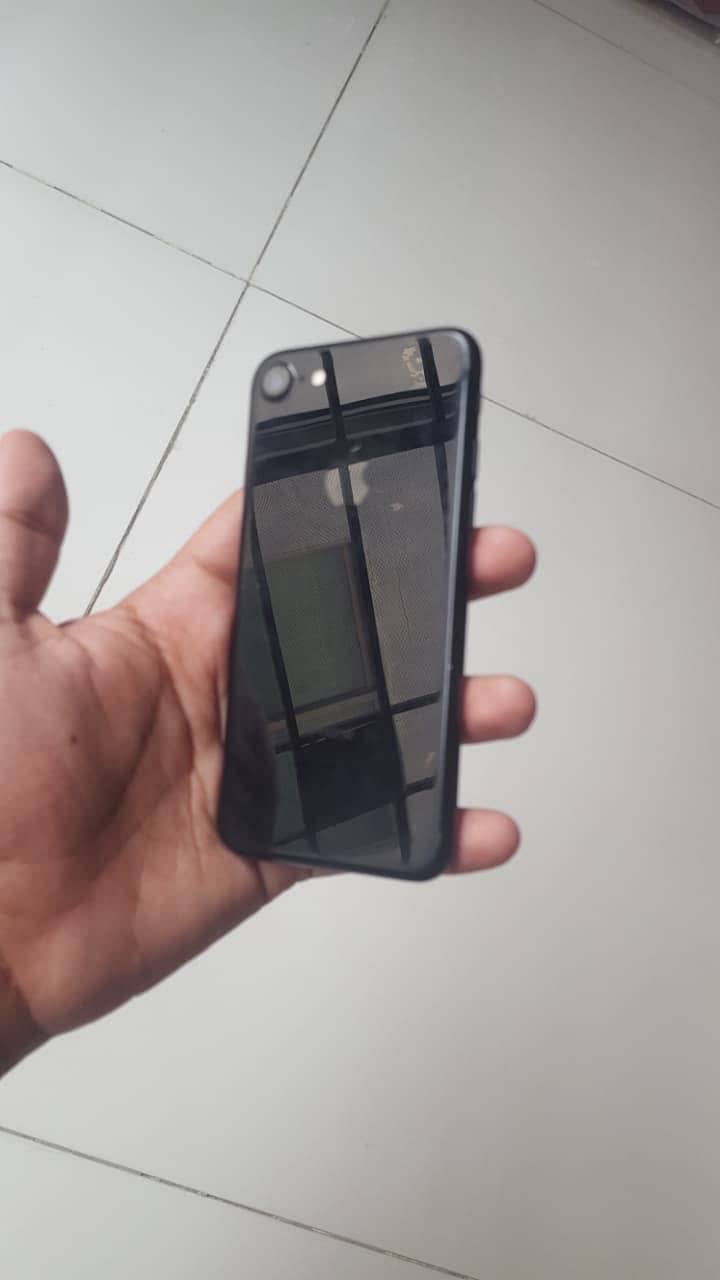 Apple iPhone 7 0