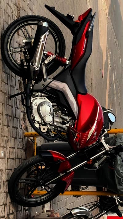 Suzuki gsx 125  2025 red / low mileage 3100 km urgent sale