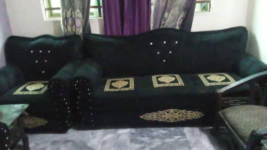 sofa sale emergency bs ek side bazo Thora jala th Baki bilkul thk hai