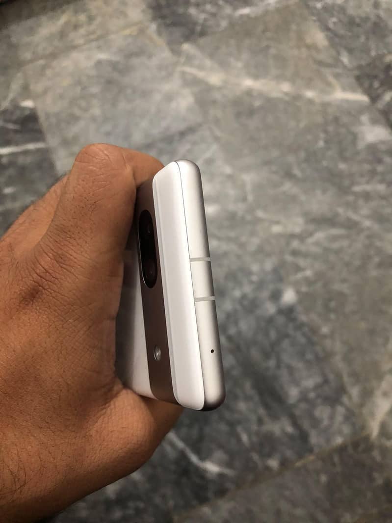 Google Pixel 7A 4