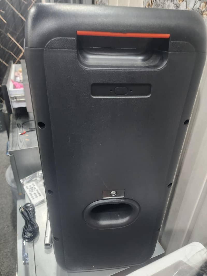 k-broad speaker 1