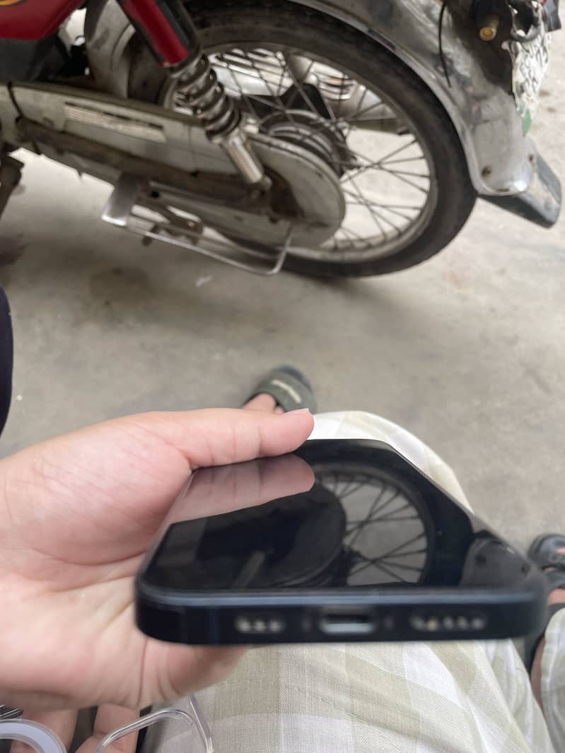 iPhone 13 5