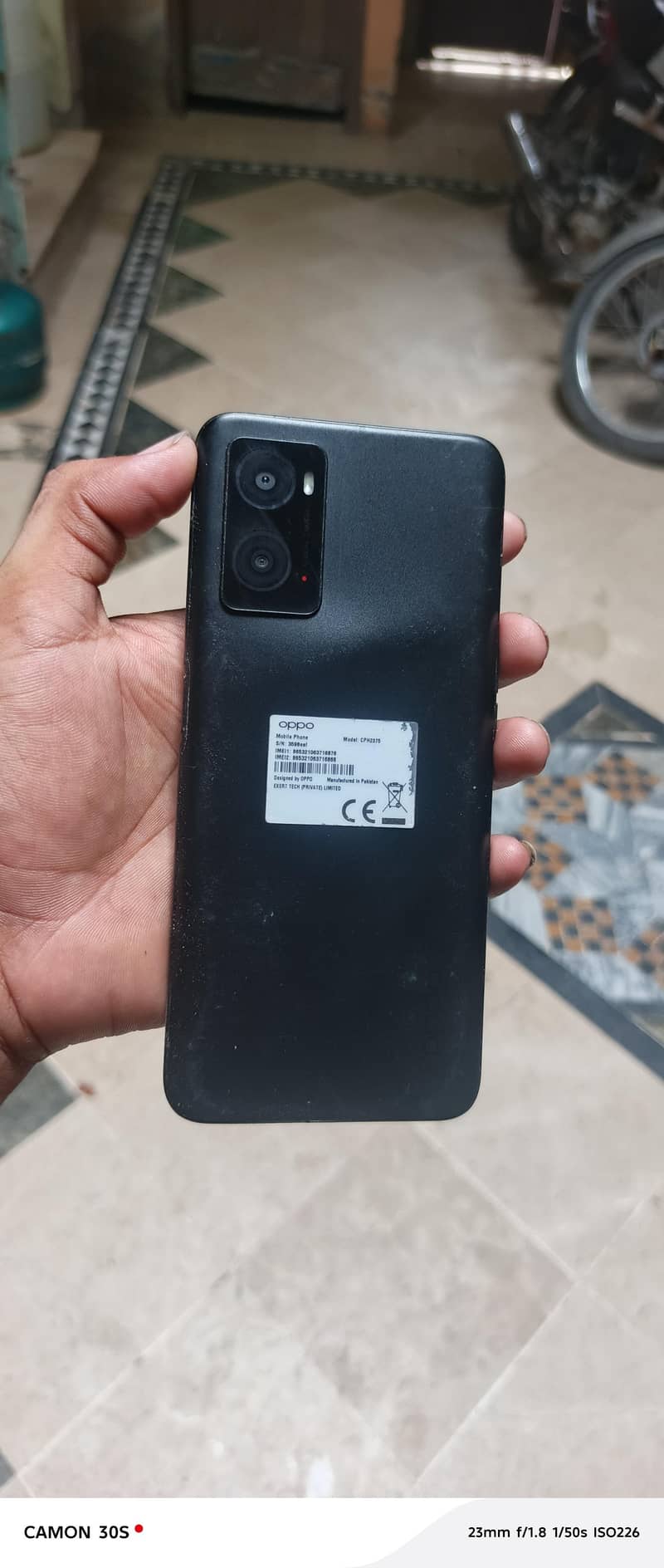 OPPO A76 1