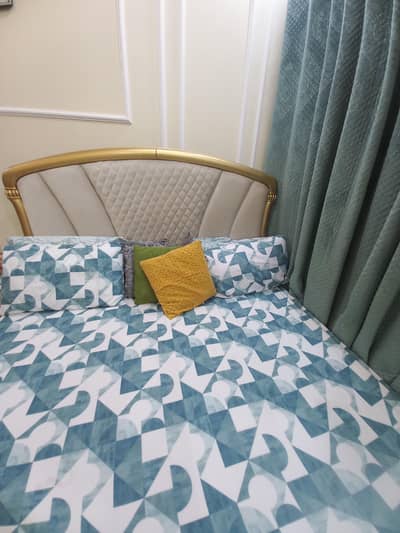 woodan bed set for sale