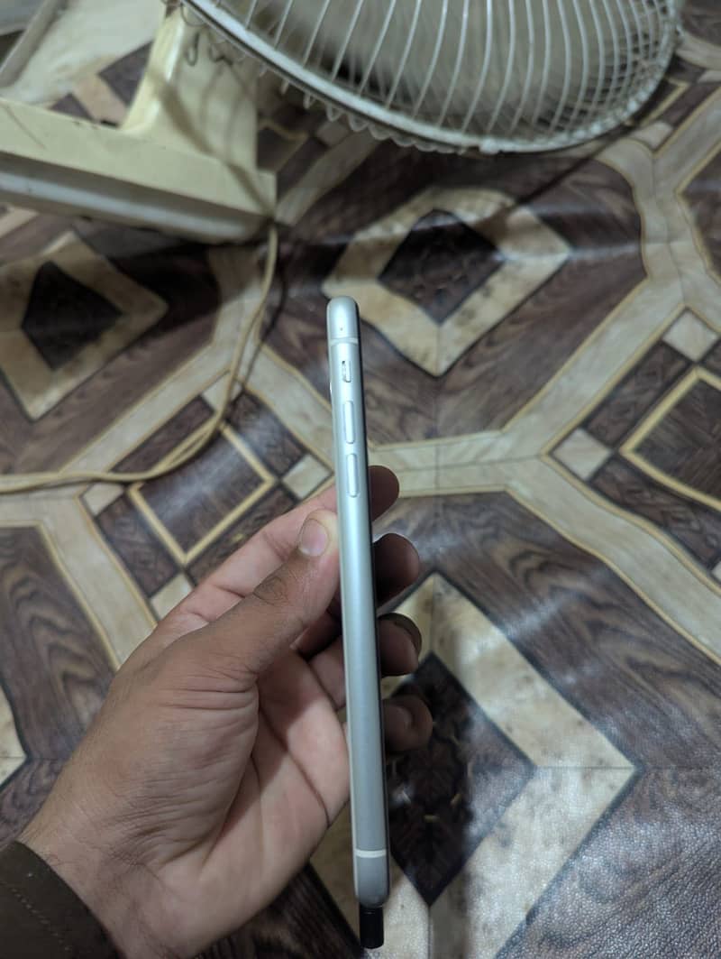 iPhone xr 3
