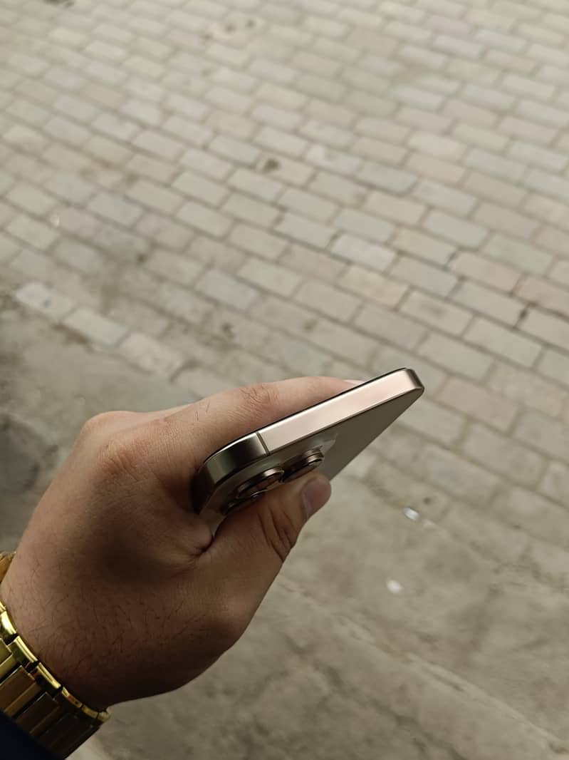 Apple iPhone 16 Pro Max 5