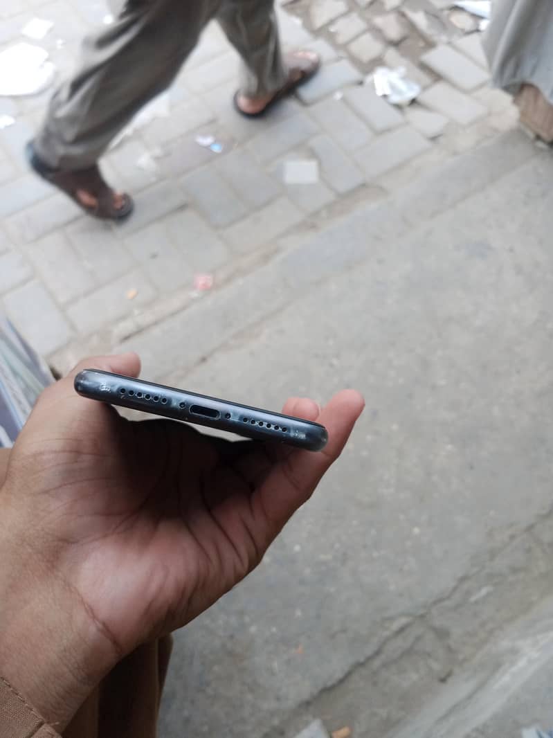 Apple iPhone 11 3