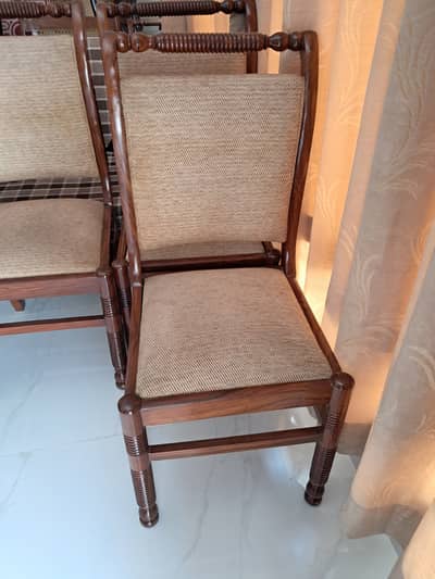 6 x Dinnimg Room chairs with wooden table