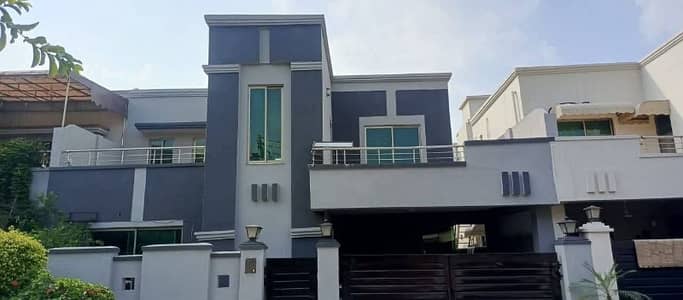 10 MARLA 4 BEDROOMS SD HOUSE AVAILABLE FOR RENT