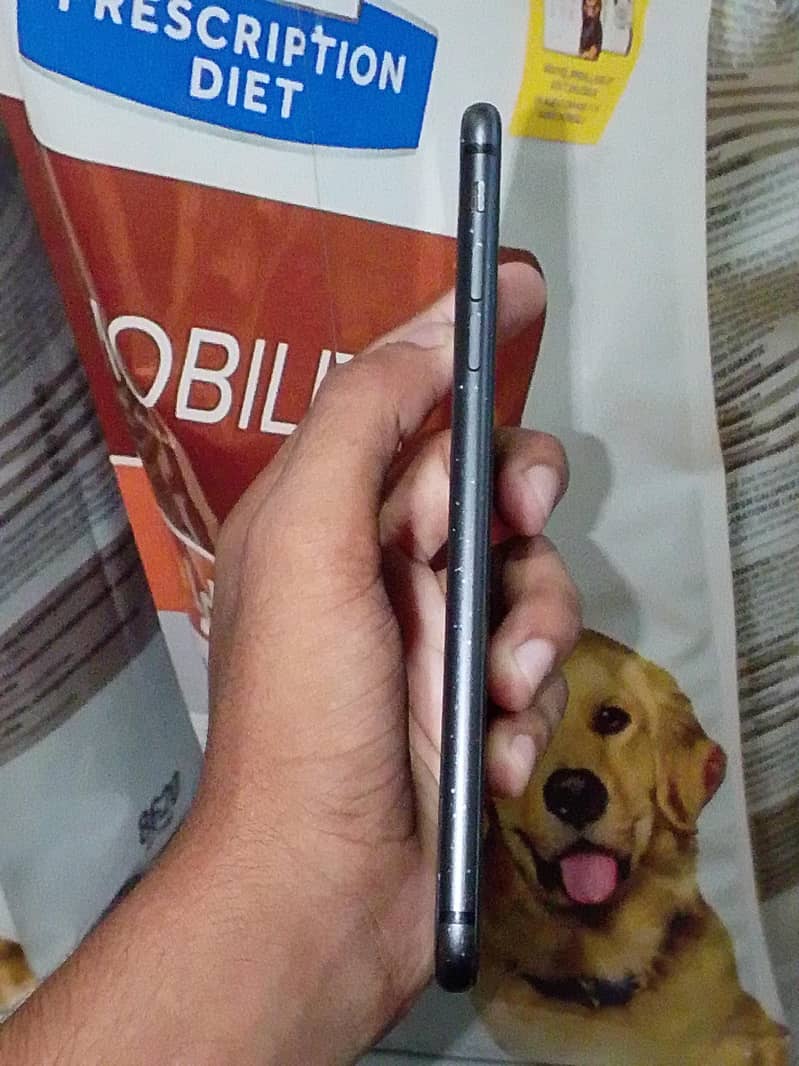Apple iPhone 8 Plus and pineapple cnoore for description 1