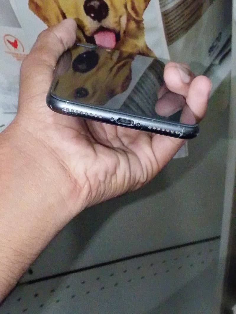 Apple iPhone 8 Plus and pineapple cnoore for description 3