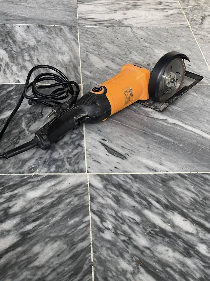 Cutter grinder machine 6