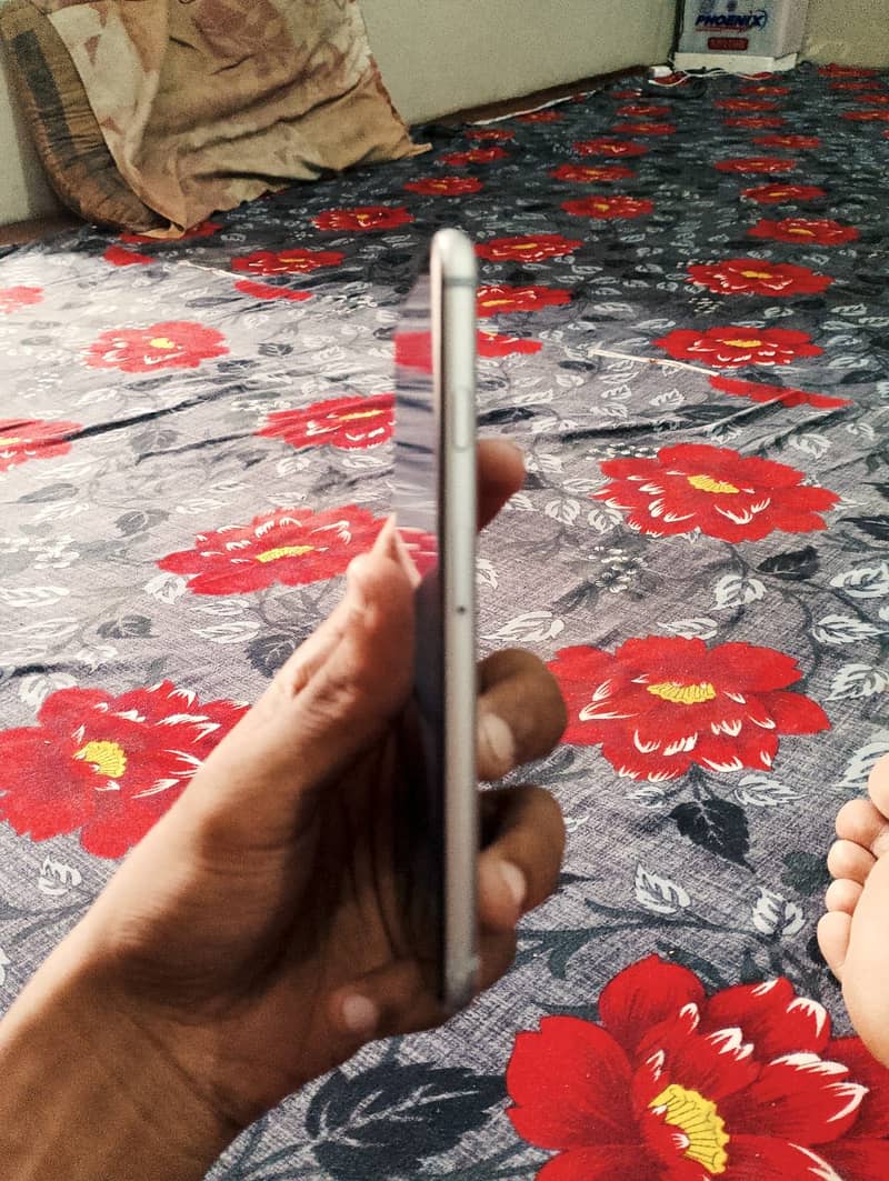 Apple iPhone 6S Plus 4