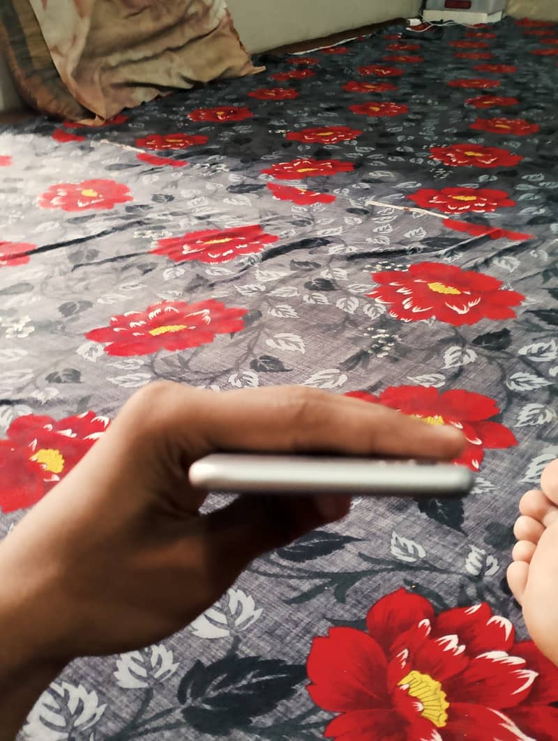 Apple iPhone 6S Plus 5