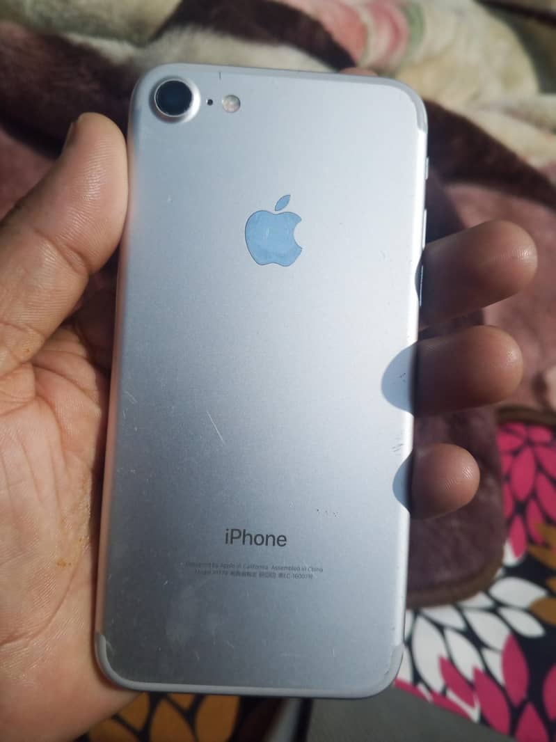 Apple iPhone 7 2