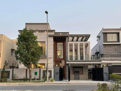 1 kanal Luxury Designer house For rent hot location with gass