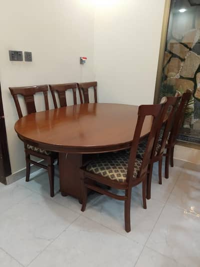 Dining Table Set with 8 Chairs – Excellent Condition