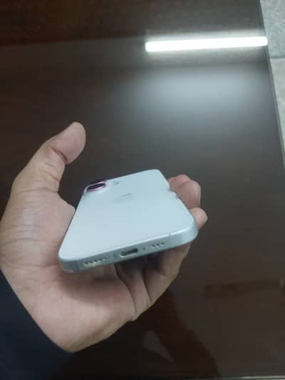 Apple iPhone 16