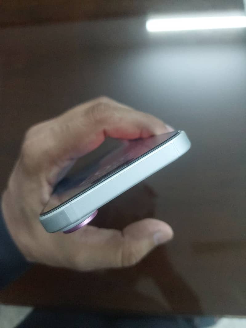 Apple iPhone 16 1