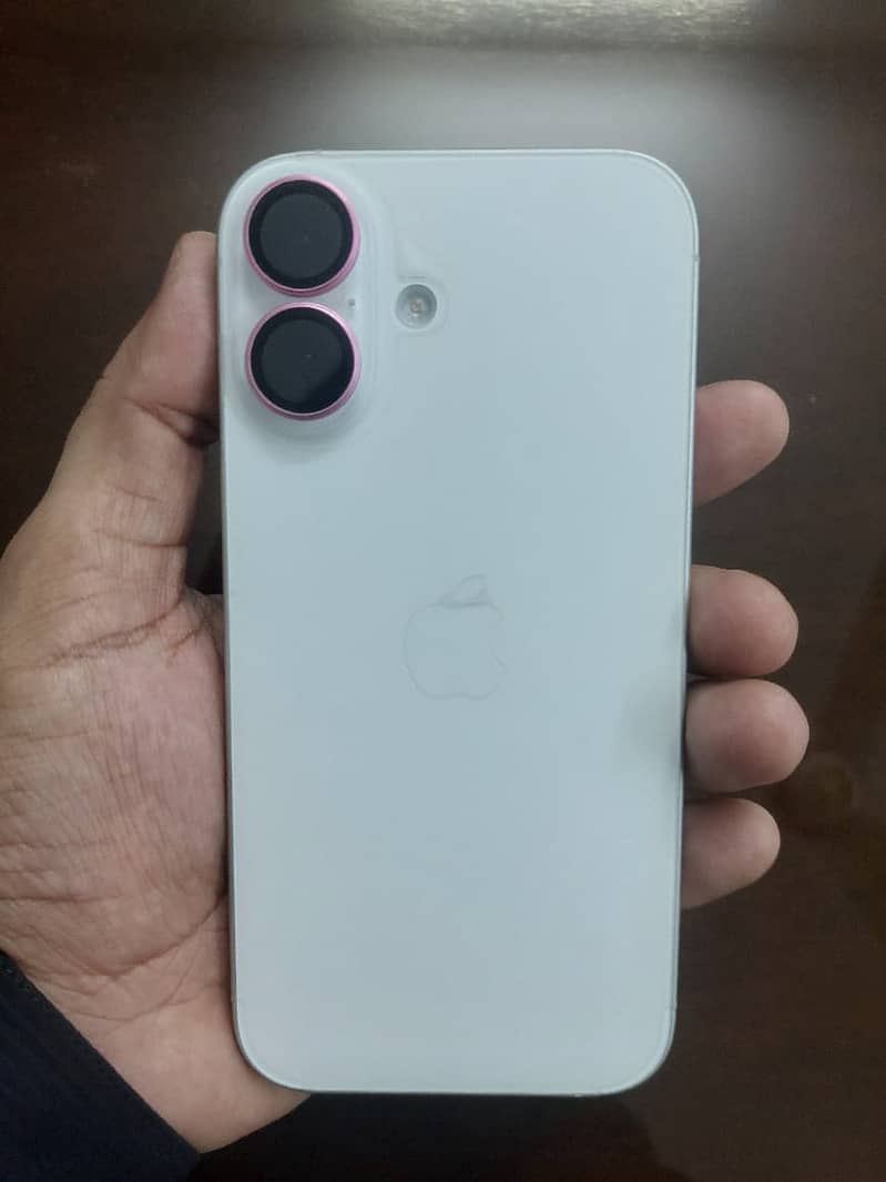Apple iPhone 16 2