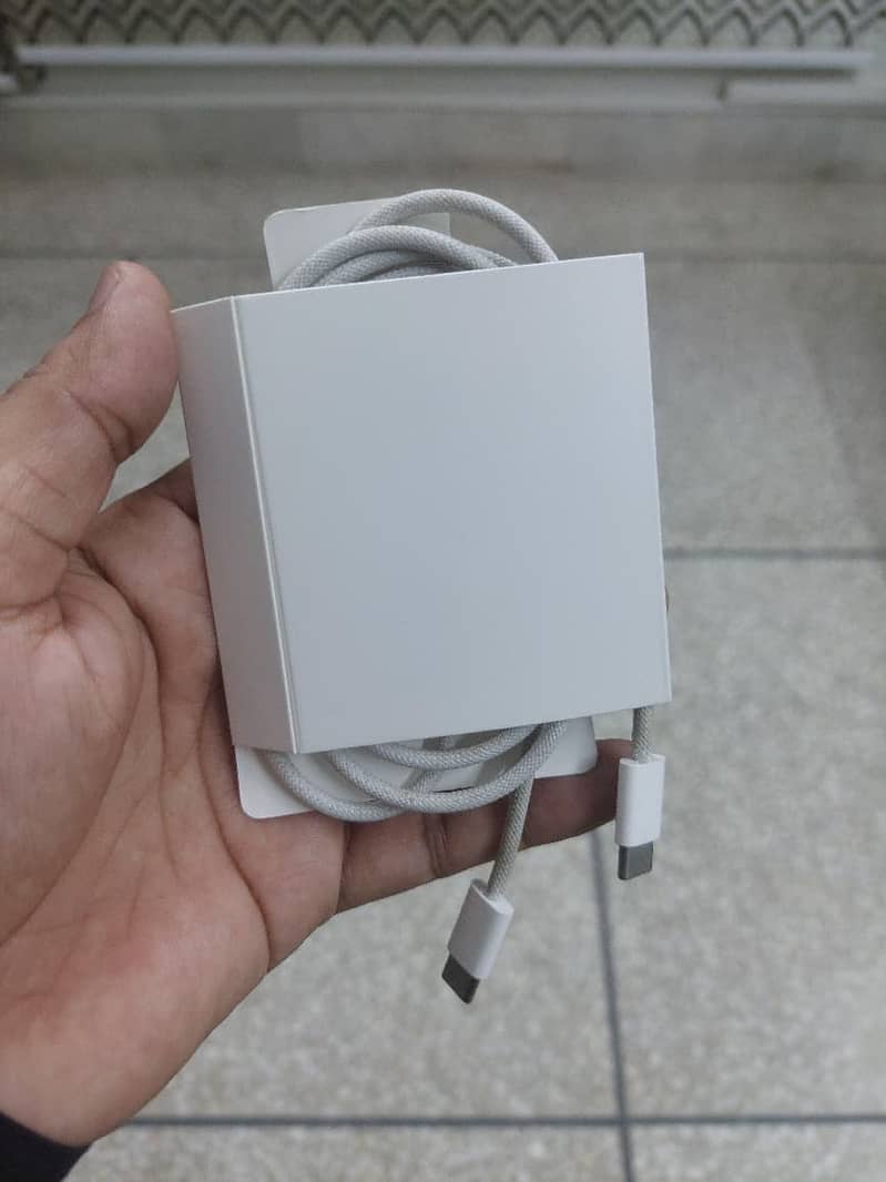 Apple iPhone 16 5