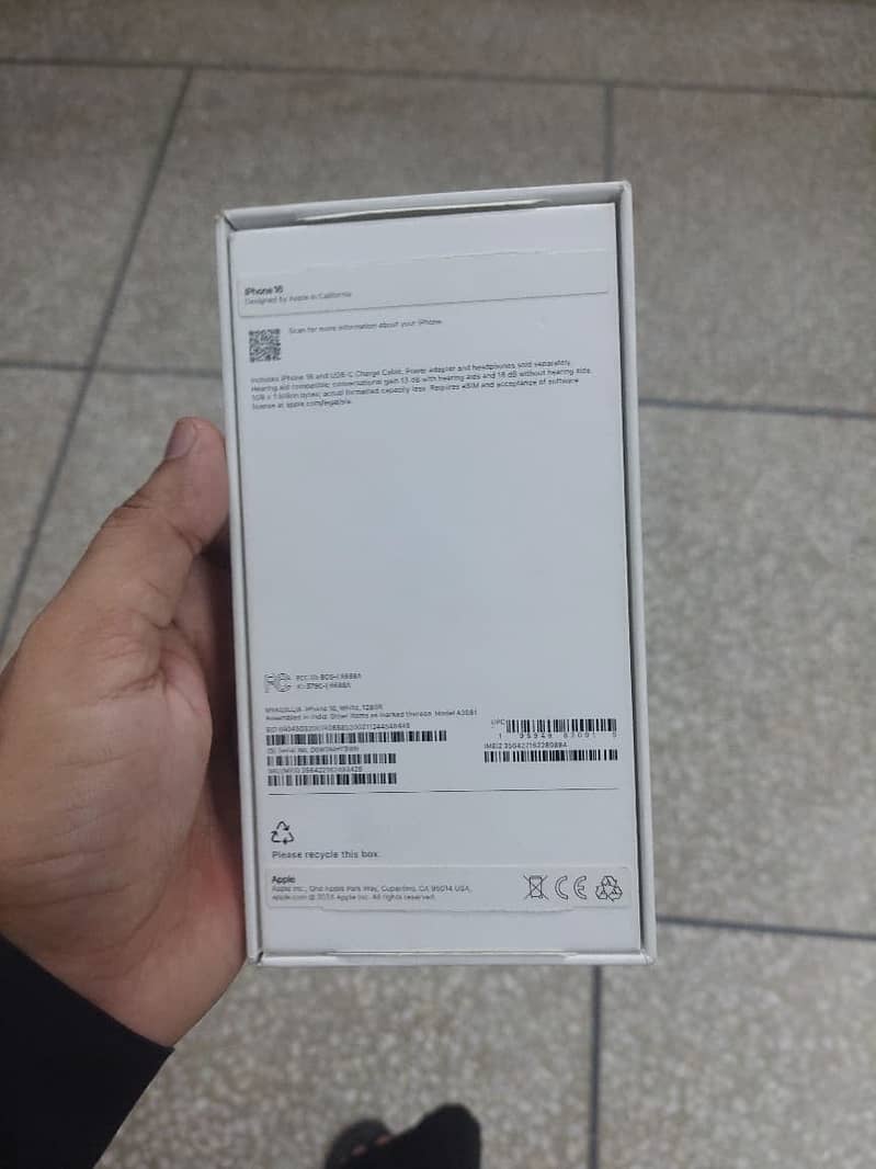Apple iPhone 16 6