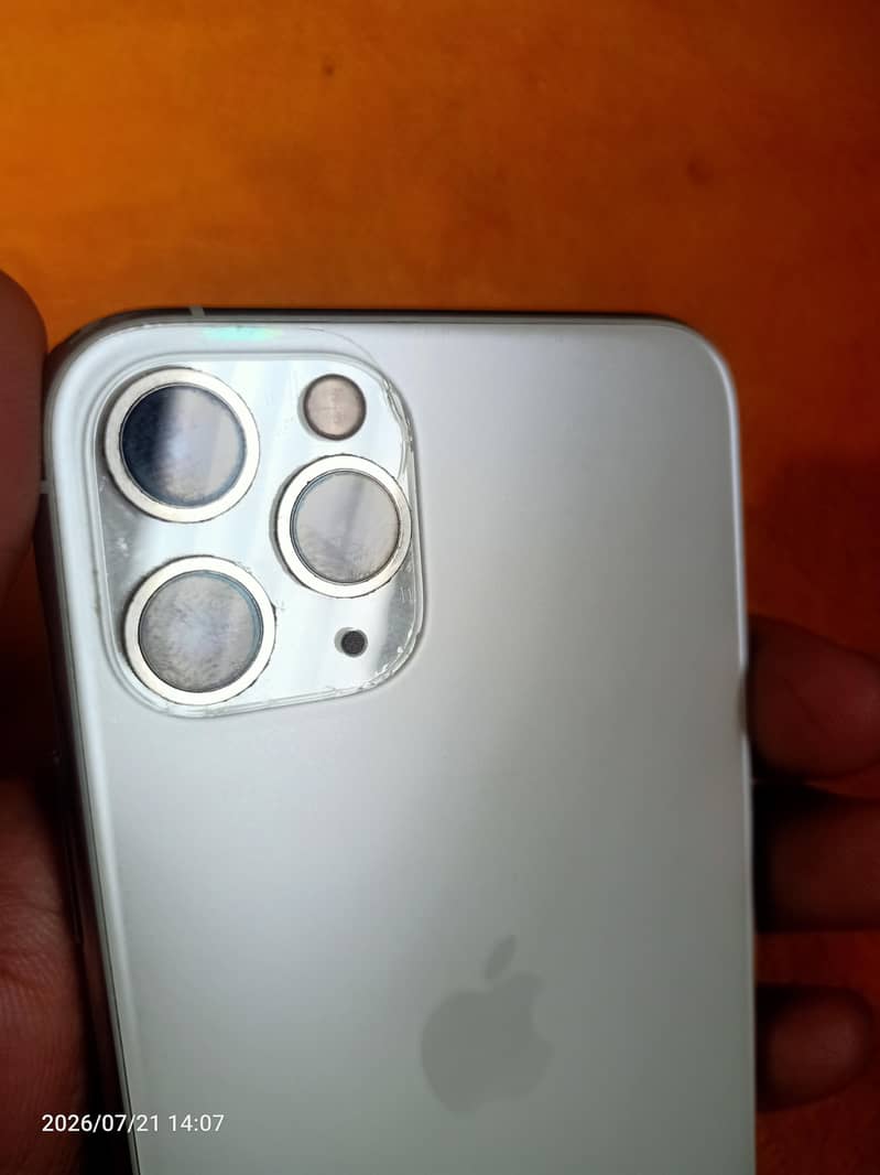 Apple iPhone 11 Pro 4