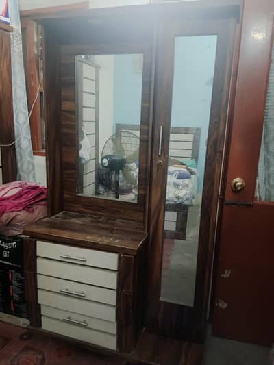 wooden dressung table