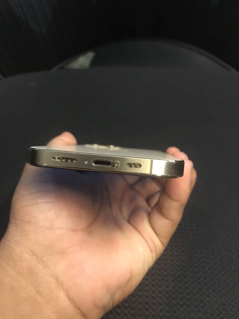 IPhone 12 pro 4