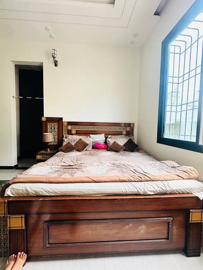 Bed wodrobe sitetables dressing table